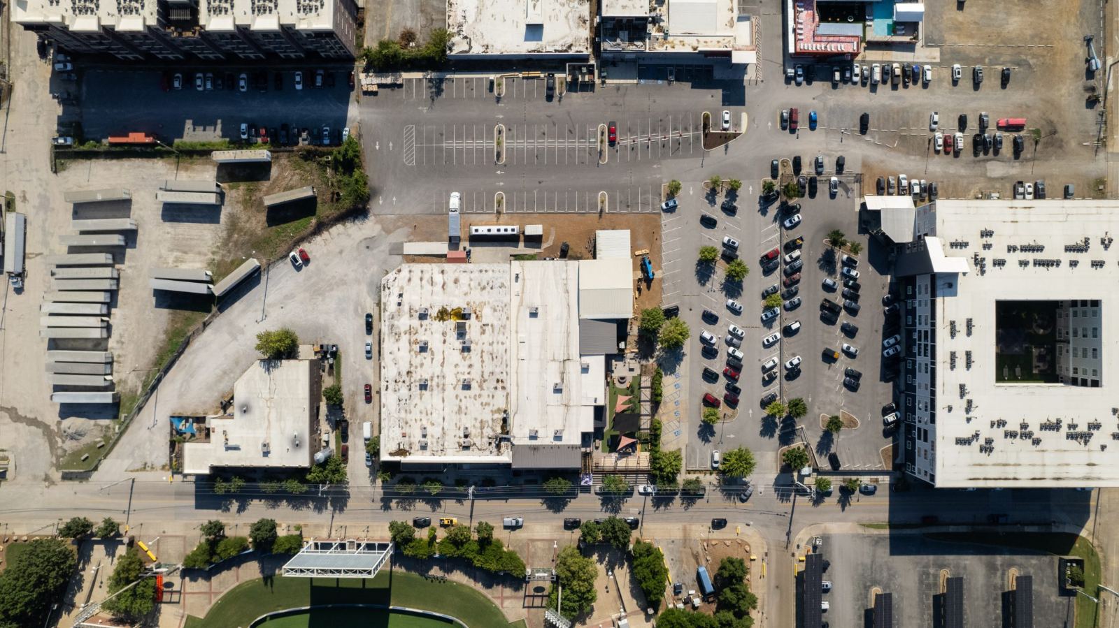 Overhead view of parking and circulation on the block